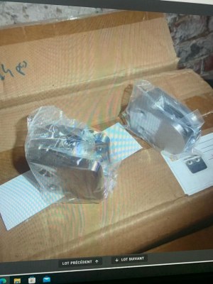 Pinces de vitrages inox et joint pvc pour garde corps