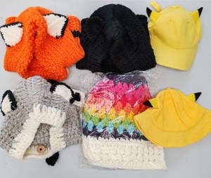 LOT DE BONNETS FANTAISIE ENFANT