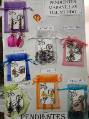 Lot boucles d'oreilles 8cts avec blister