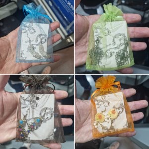 Lot boucles d'oreilles 8cts avec blister