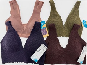 Lot de 100 soutiens-gorge Sloggi – Neufs avec étiquettes et cintres