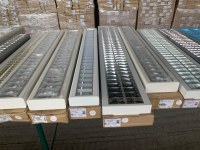 LOT DE PLAFONNIERS ET MATERIEL ELCTRIQUE POUR INDUSTRIELS