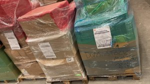 Camion complet solderie marchandises variées produits neufs