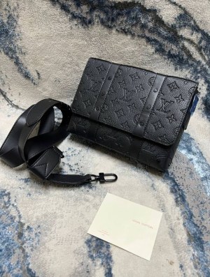 Sacoche Louis Vuitton