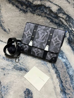Sacoche Louis Vuitton