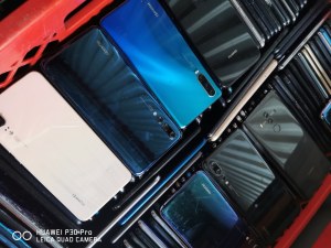 Lot 1000 smartphones