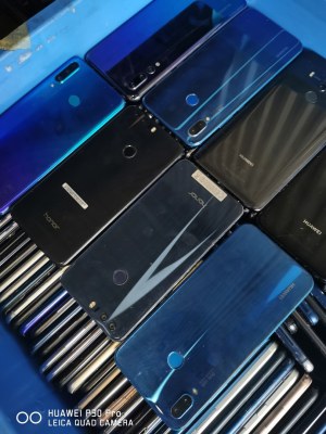 Lot 1000 smartphones