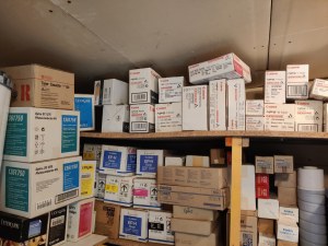 Lot 52 toners neufs OEM — Canon NP / Konica / Minolta / Sharp / Panasonic — export / dé...