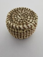 Petite boîte ronde tressée avec couvercle – rangement ou décoration