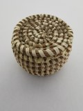 Petite boîte ronde tressée avec couvercle – rangement ou décoration