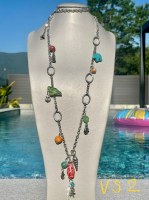 Lot 2000 bijoux fantaisie neufs manufacturés et artisanaux Collier, bracelets ...