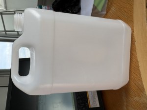 LOT 500 BIDONS PLASTIQUES 5L NEUFS SANS BOUCHON