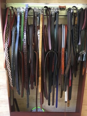 Ceintures, portefeuilles, collier animaux, chaussures en cuir