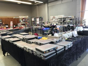 DESTOCKAGE FOURNITURES CREATION DE BIJOUX POUR EXPOSITIONS