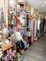 Vente de stock vêtements et accessoires femmes