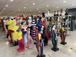 Liquidation de stock – Objets de décoration neufs (fontaines, statues, vases, tableaux)