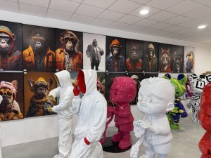 Liquidation de stock – Objets de décoration neufs (fontaines, statues, vases, tableaux)