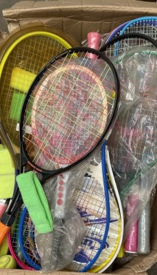 LOT N°3 : DE RAQUETTES :BADMINTON,TENNIS,SOFTBALL, PING-PONG INITIATION BALL MOUSSE