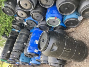 Bidon fut barrique doum stockage export abreuvoir pour animaux export goutte à goutte