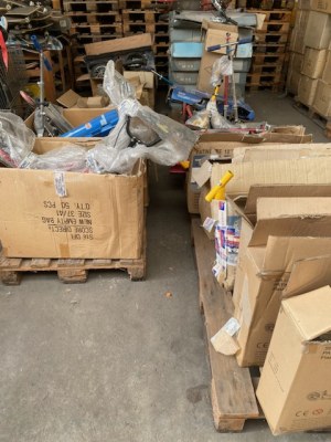 LOT N°6 : DE TROTINETTES 12' CLASSIQUE,XXL,POGO STIC, ECHASSES, SKATES