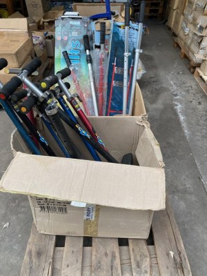 LOT N°6 : DE TROTINETTES 12' CLASSIQUE,XXL,POGO STIC, ECHASSES, SKATES