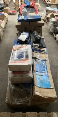 LOTS N°9 : DE PANIERS DE BASKET,BOXES, TRAMPOLINES