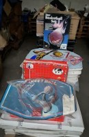 LOTS N°9 : DE PANIERS DE BASKET,BOXES, TRAMPOLINES