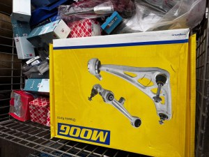 ELEMENTS DE SUSPENSION POUR VEHICULES AUTOMOBILES