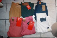 Destockage de jeans et pantalons de marque