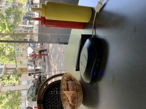 Chargeurs sans fil pour restaurants , commerces , hotels , salon de thé