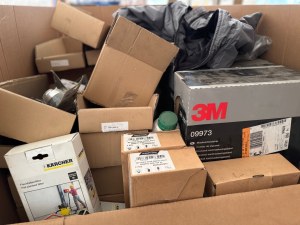 LOT DE PIECES AUTO ET POIDS LOURDS