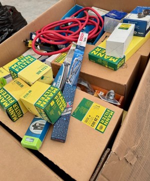 LOT DE PIECES AUTO ET POIDS LOURDS