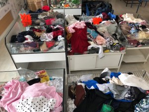 Lots de vêtements neufs tendance