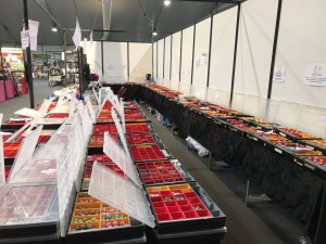 DESTOCKAGE FOURNITURES CREATION DE BIJOUX POUR EXPOSITIONS