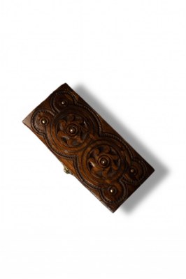 Boîte à bijoux en bois sculpté