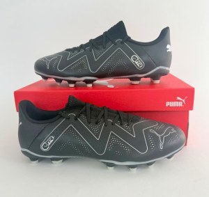 060122 Mix de chaussures de football Puma