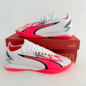 060122 Mix de chaussures de football Puma
