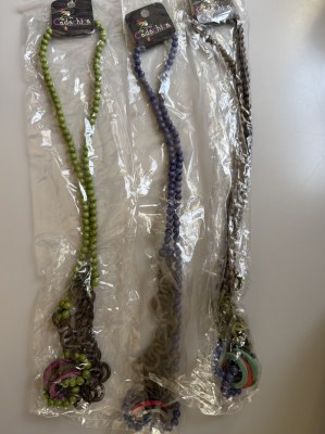 Lot de 133 bijoux fantaisie neufs