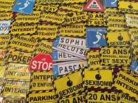 Lot revendeur de 55 plaques métalliques humoristiques