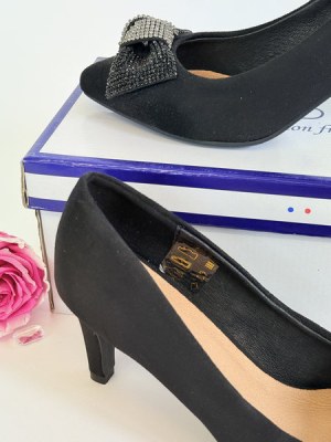 060135 Mix de chaussures femme Andre