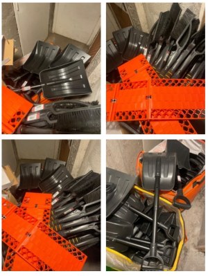 Lot complet NEUF d’accessoires hiver auto – 114 pièces (pelles, grattoirs, plaques de...)