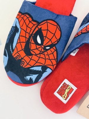 060145 Chaussons Marvel