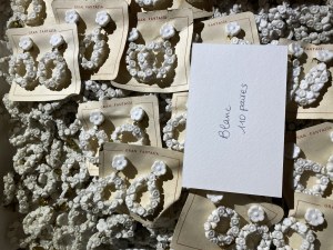 Lot de bijoux vintage - Boucles d'oreilles clip pendant créole petite fleur