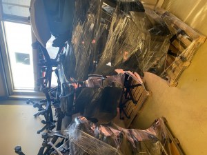 Lots de 51 chaises de bureau a roulette