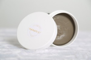 Masque de boue de la Mer Morte