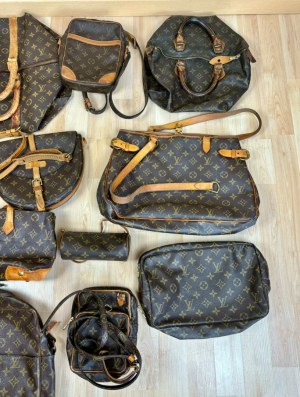 Un lot de 10 sacs et accessoires louis Vuitton vintage