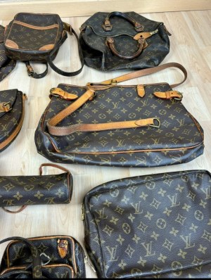 Un lot de 10 sacs et accessoires louis Vuitton vintage