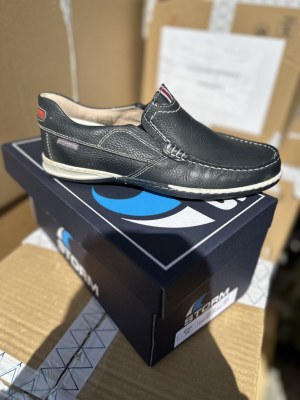 Chaussures en cuir b