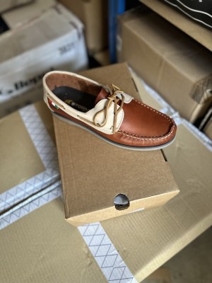 Chaussures en cuir b