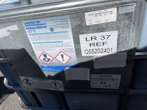 Lot de pieces detachees consommables V.U et poids lourds mercedes